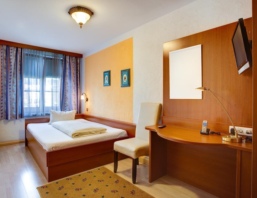 Cityhotel Schwarzer Baer Innsbruck Quarto foto