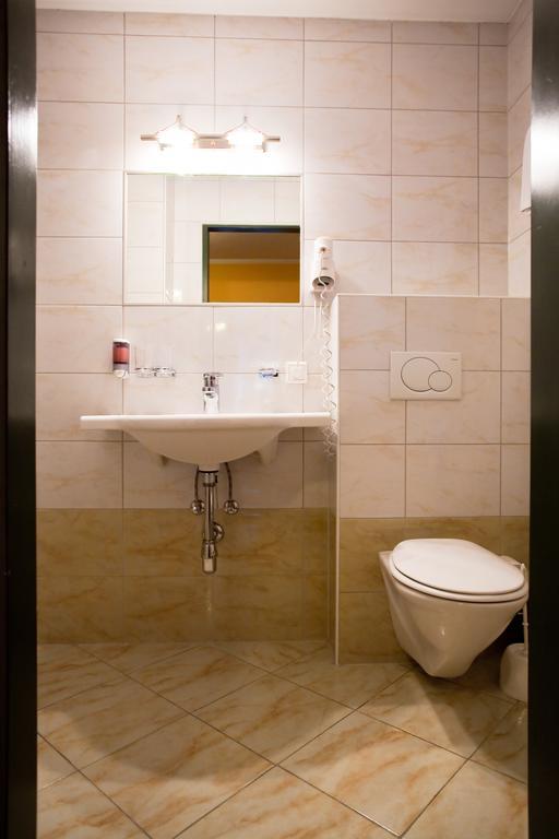 Cityhotel Schwarzer Baer Innsbruck Quarto foto