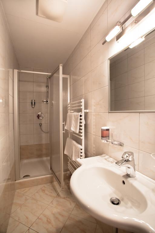 Cityhotel Schwarzer Baer Innsbruck Quarto foto